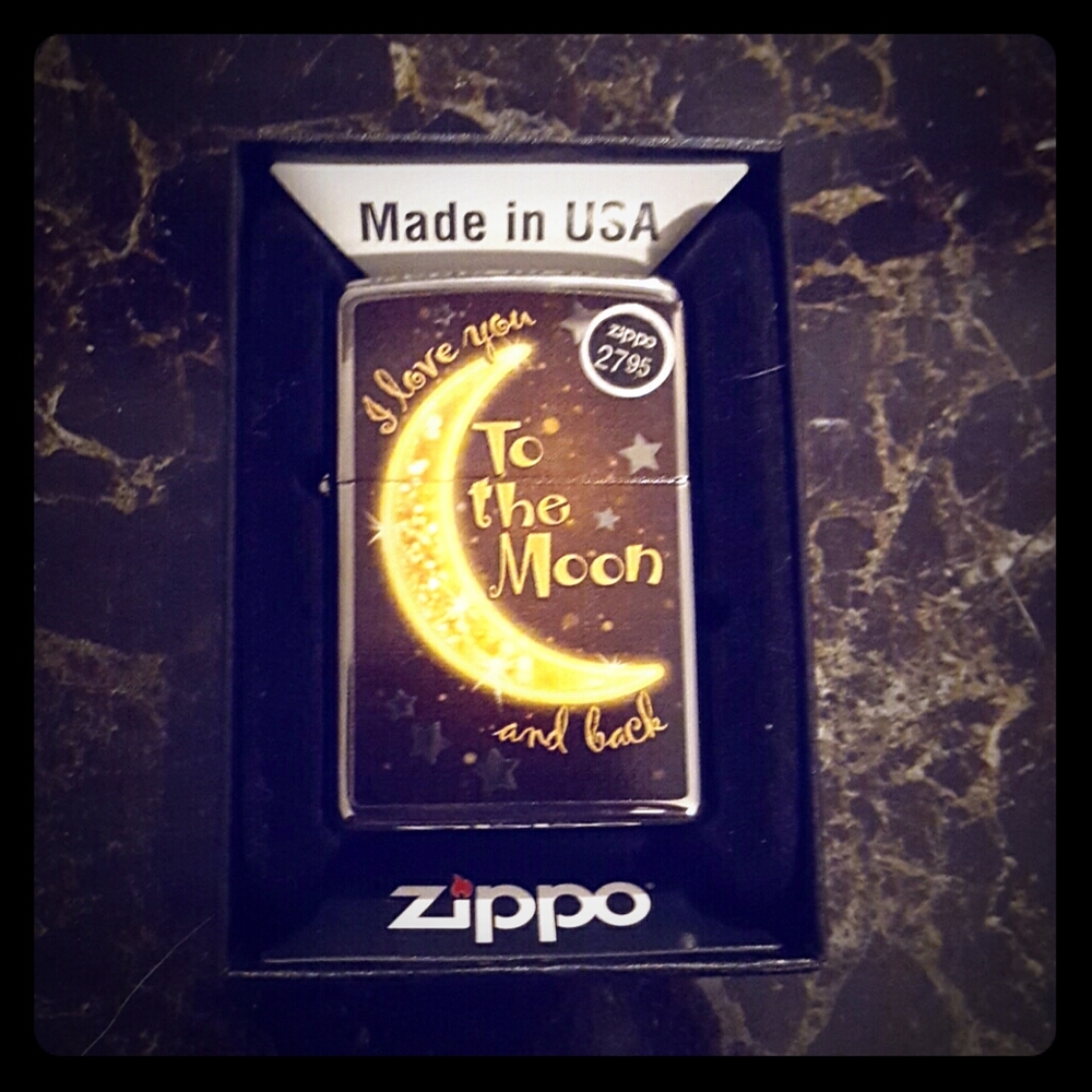 * NEW NEVER USED ZIPPO *